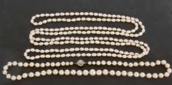Freshwater simulated pearl necklace together with a single row of uniform beads (2)