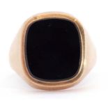 Gents 9ct gold black onyx set signet ring, London 1967, size T