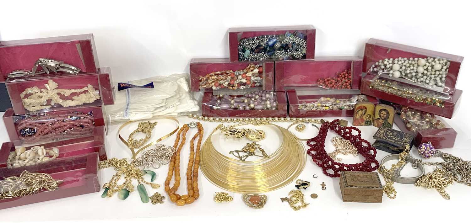 Large quantity of costume jewellery to include bead necklaces, brooches, pendants, rings etc