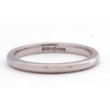 Platinum wedding ring of plain polished design, stamped 950, 3gms, size J/K