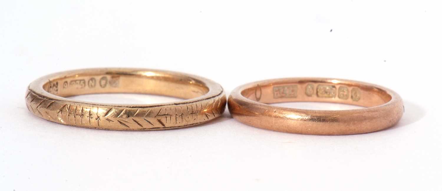 Two hallmarked 9ct gold wedding rings, one of plain polished design, the other with chased detail, - Image 2 of 4