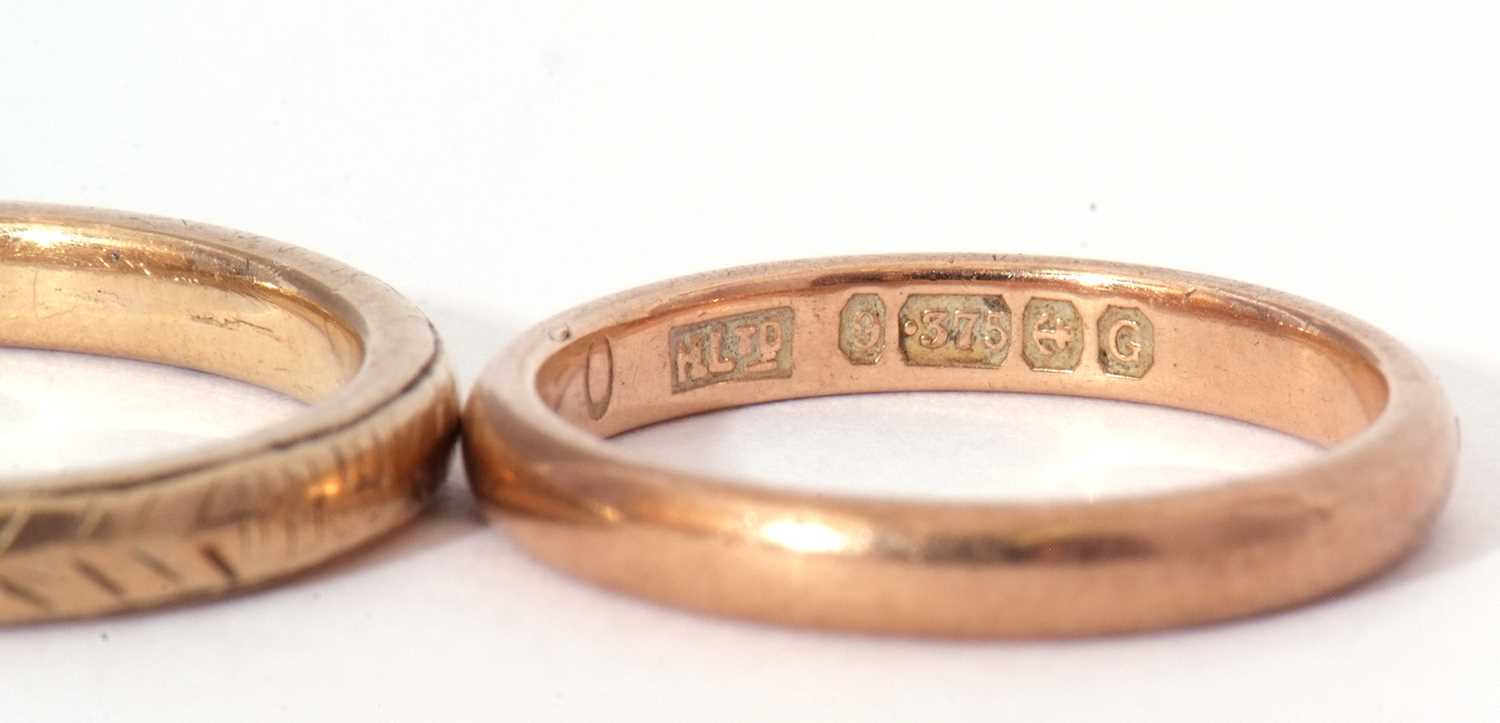 Two hallmarked 9ct gold wedding rings, one of plain polished design, the other with chased detail, - Image 3 of 4