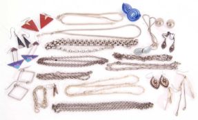 Mixed Lot of modern jewellery to include necklaces, chains, earrings etc, all unmarked