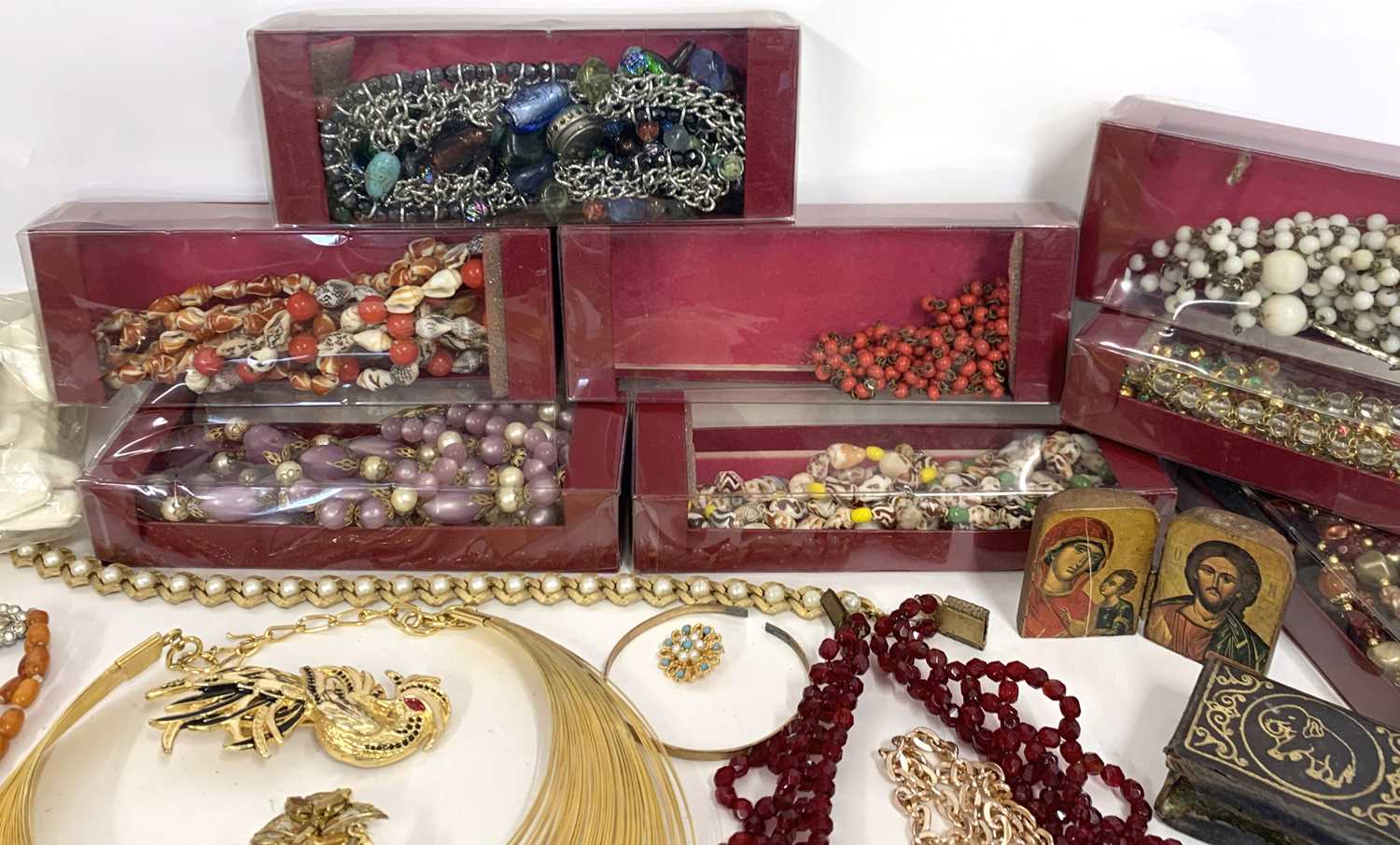 Large quantity of costume jewellery to include bead necklaces, brooches, pendants, rings etc - Image 4 of 7