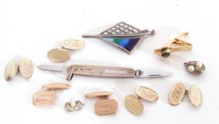 Mixed Lot to include a hallmarked silver cased pen knife, Birmingham 1966, a modern enamel decorated