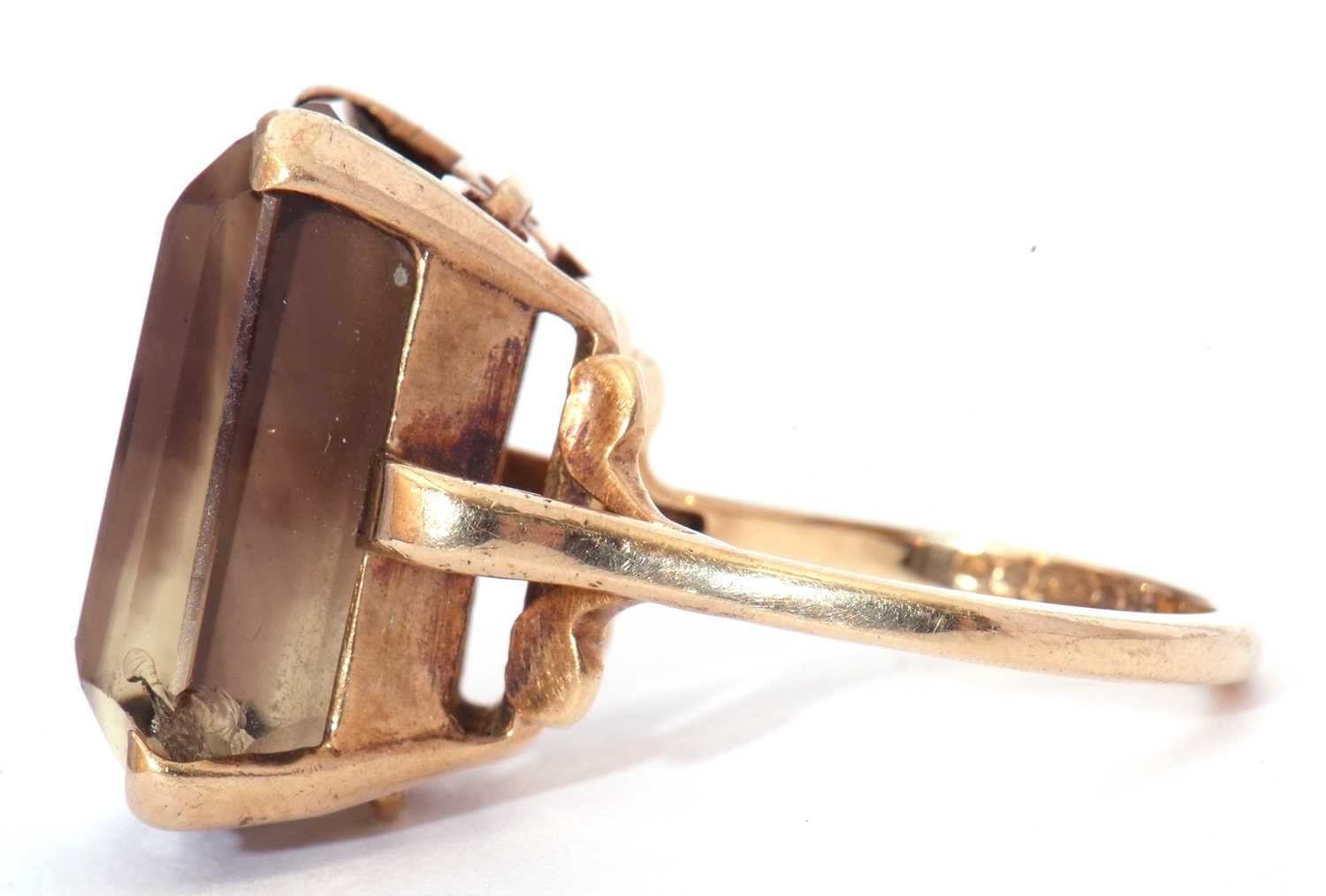 9ct gold smoky quartz ring, claw set with a large rectangular step cut smoky quartz, 18 x 10mm, - Image 5 of 8