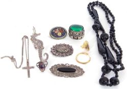 Small quantity of jewellery to include jet necklace, metal unicorn brooch, marcasite brooch, gilt