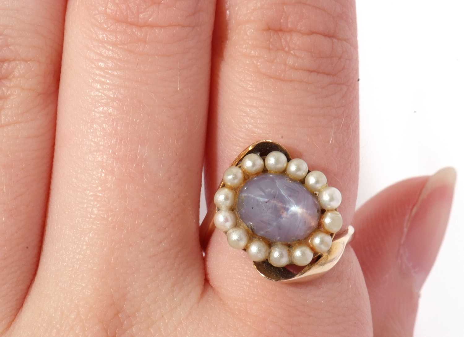 Modern moonstone and seed pearl ring, the cabochon moonstone within a seed pearl surround, between - Image 4 of 9