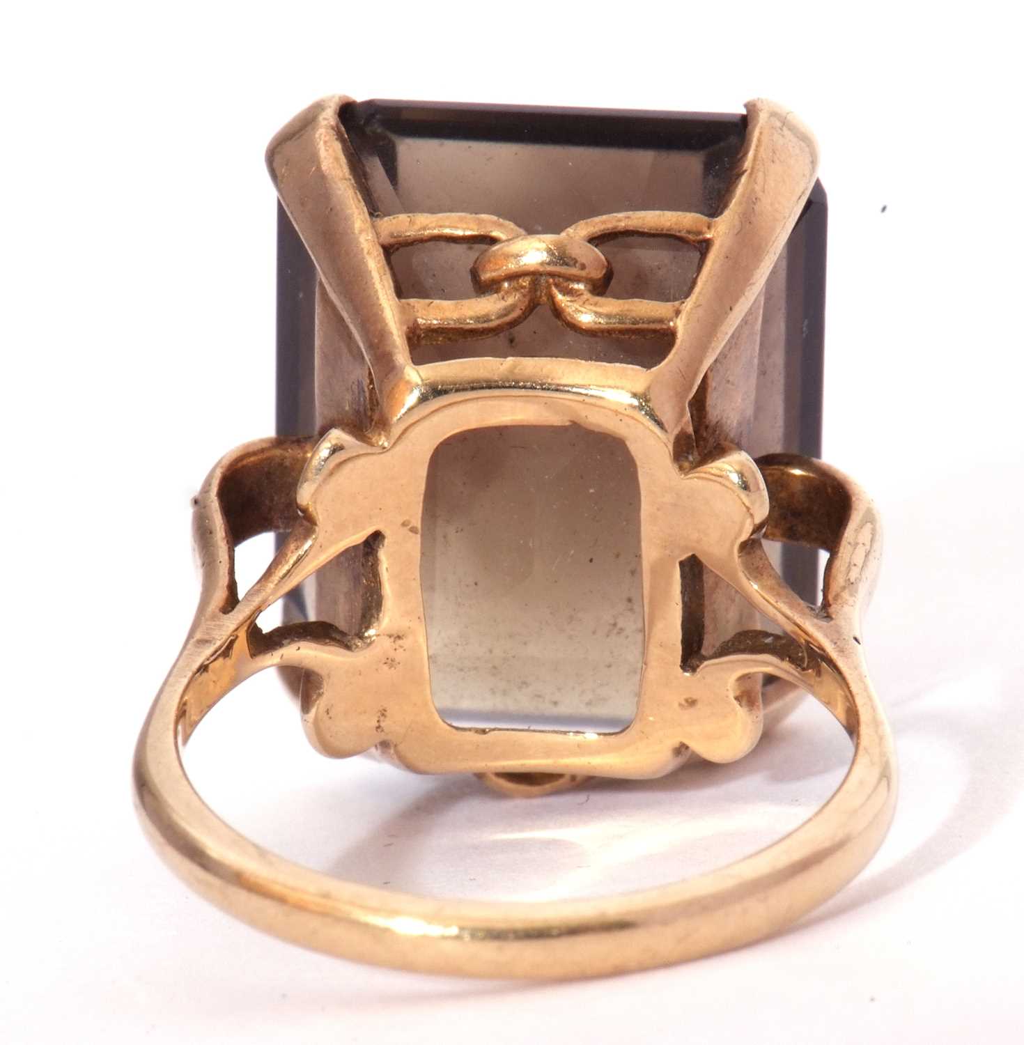 9ct gold smoky quartz ring, claw set with a large rectangular step cut smoky quartz, 18 x 10mm, - Image 3 of 8