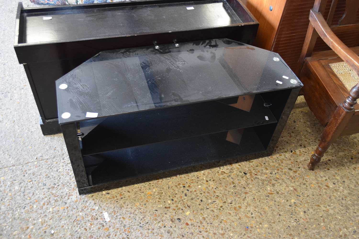 BLACK GLASS TV STAND