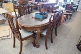 20TH CENTURY WALNUT EXTENDING DINING TABLE IN THE GEORGIAN STYLE WITH HEAVY HAIRY PAW FEET, TOGETHER