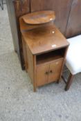 EARLY 20TH CENTURY WALNUT VENEERED BEDSIDE CABINET