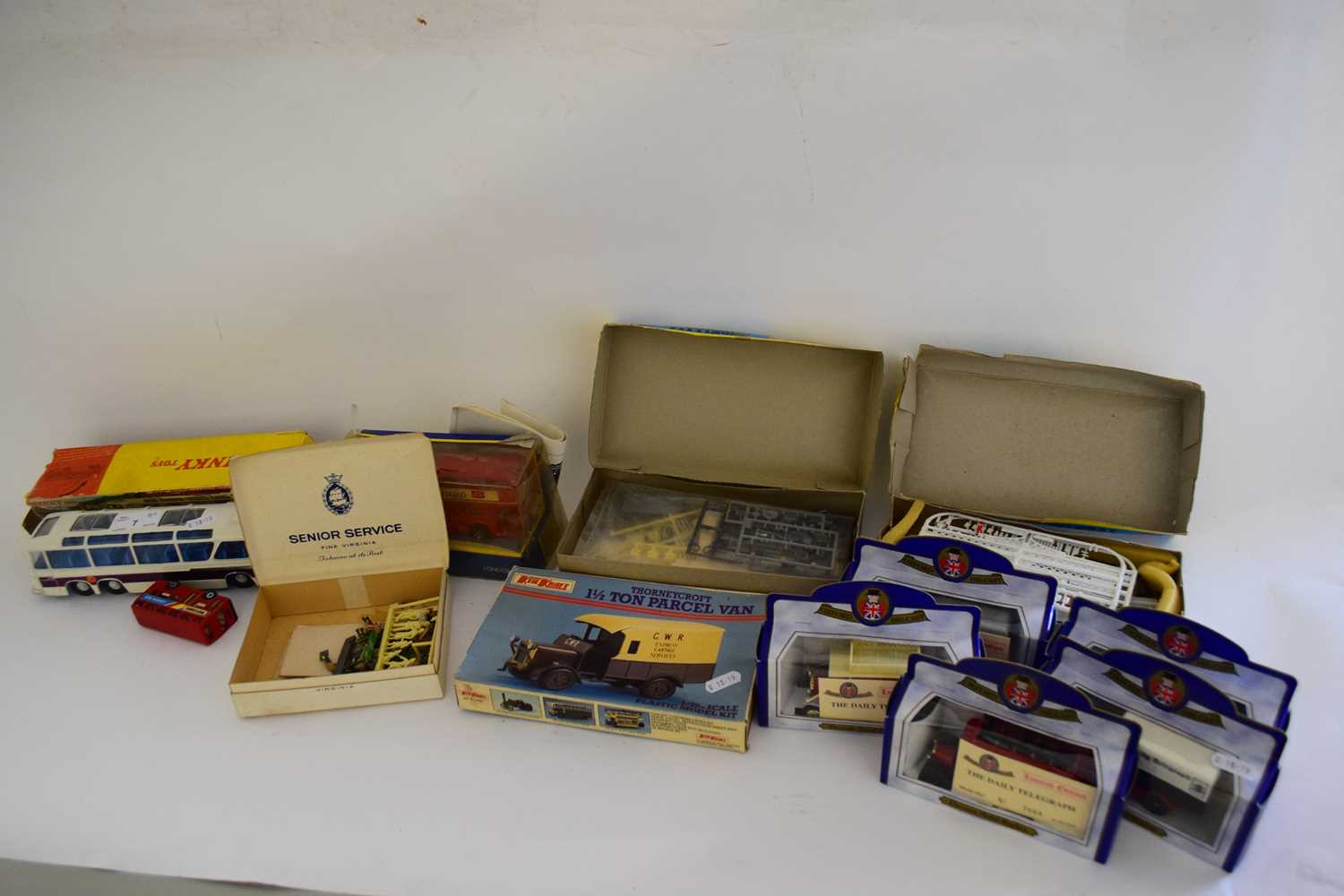 VARIOUS TOY BUSES TO INCLUDE DINKY SUPERTOYS PLUS BOXED AIRFIX KITS