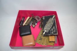 BOX OF VARIOUS POCKET KNIVES, BRASS NAME PLAQUES, TRAVEL CLOCKS, SILVER PLATED CORN ON THE COB