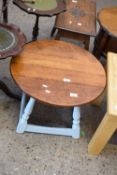 ROUND OAK TOP COFFEE TABLE, 55CM DIAM