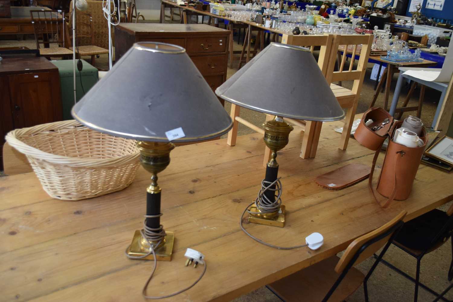 PAIR OF TABLE LAMPS WITH BRASS VASE FORMED BASES ON FLUTED COLUMNS