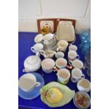 VARIOUS CERAMICS TO INCLUDE CARLTON WARE LEAF FORMED DISHES, VARIOUS MUGS, KITCHEN WARES, TILED