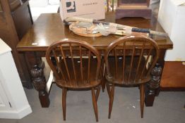 OAK DRAW LEAF EXTENDING DINING TABLE ON PINEAPPLE LEGS WITH FOUR STICK BACK CHAIRS (5)
