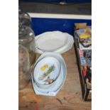 MIXED LOT OF VARIOUS SERVING DISHES TO INLCLUDE ROYAL WORCESTER