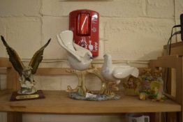 POTTERY MODEL DOVE, VARIOUS RESIN MODEL ANIMALS TO INCLUDE AN EAGLE BY GIOVANNI ETC