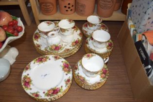QUANTITY OF ROYAL ALBERT OLD COUNTRY ROSE TEA AND TABLE WARES