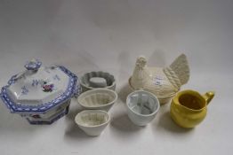 MIXED LOT VARIOUS JELLY MOULDS AND OTHER ITEMS