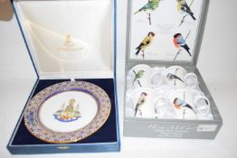 BOXED SET OF FINCH MUGS TOGETHER WITH A THAI GILT DECORATED PLATE