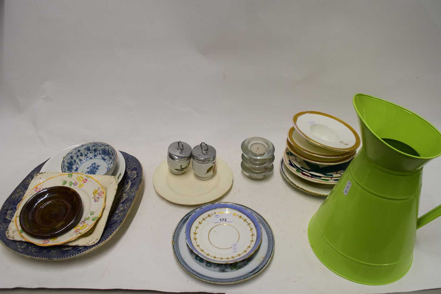 MIXED CERAMICS TO INCLUDE LIMOGES SAUCERS AND OTHER ITEMS