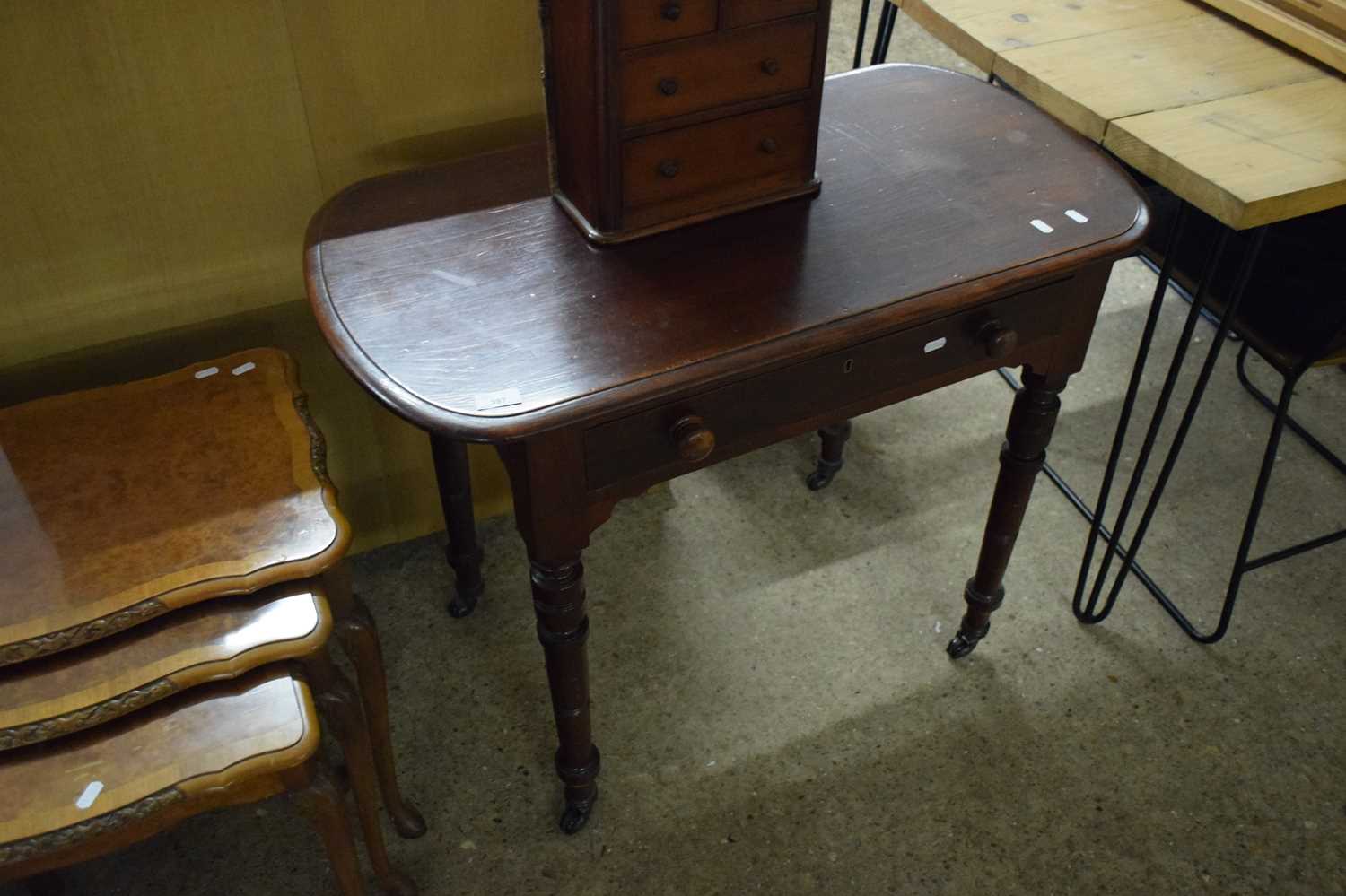 LATE VICTORIAN DARK WOOD SINGLE DRAWER SIDE TABLE ON TURNED LEGS, 90CM WIDE