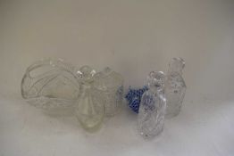 MIXED LOT CLEAR GLASS DECANTERS, GLASS BOWL, GLASS HANDKERCHIEF BOWL ETC (6)