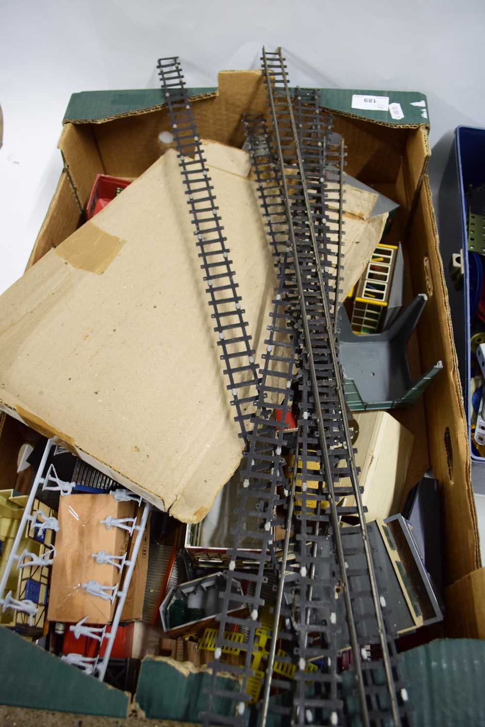 BOX OF MODEL RAILWAY TRACK AND BUILDINGS