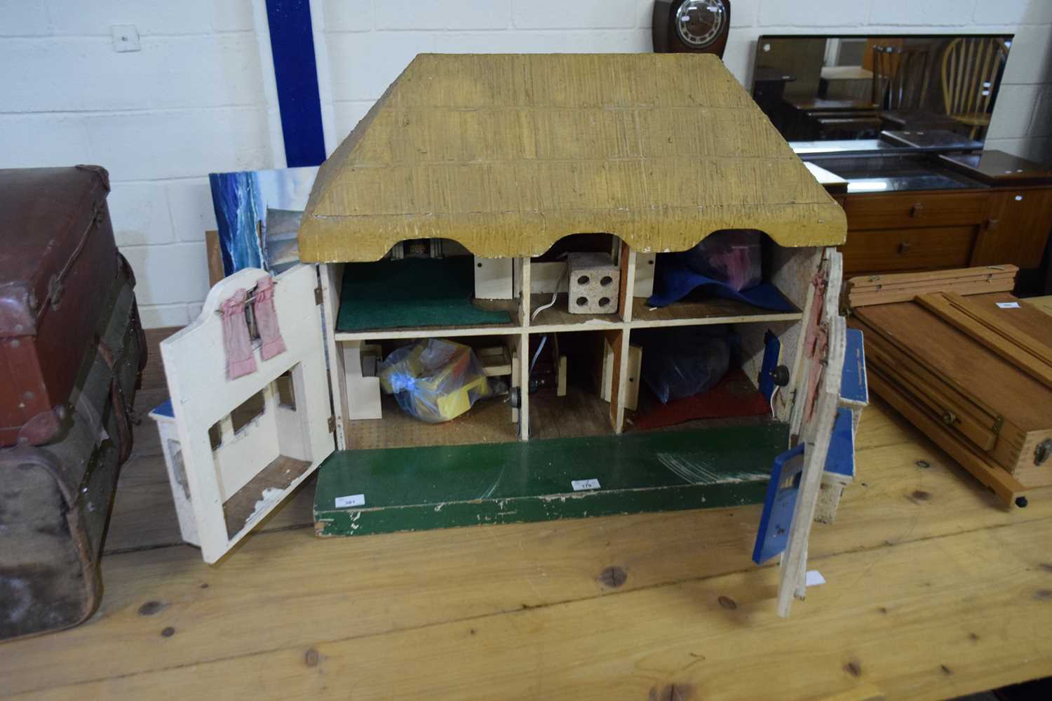 TEXTURED PLYWOOD DOLLS HOUSE WITH SIMULATED THATCHED ROOF, 76CM WIDE - Image 2 of 2