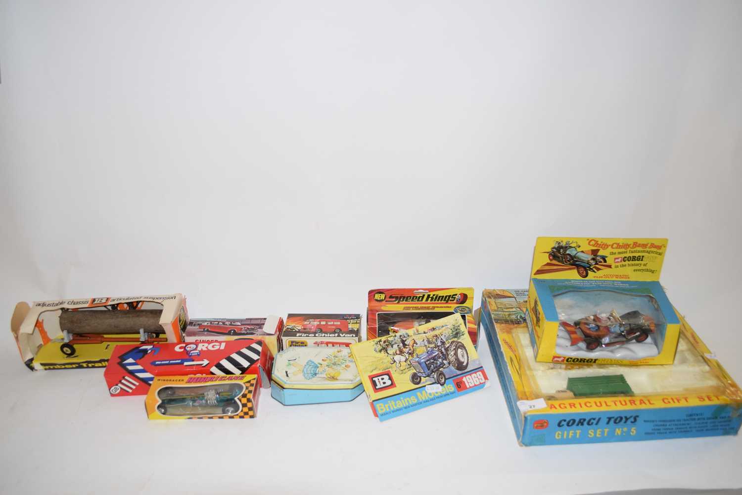 MIXED LOT VARIOUS BOXED TOY VEHICLES TO INCLUDE MATCHBOX SPEEDKING, CORGI CHITTY CHITTY BANG BANG