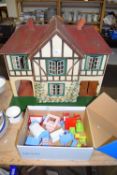 20TH CENTURY DOLLS HOUSE TOGETHER WITH A QUANTITY OF VINTAGE PLASTIC DOLLS HOUSE FURNITURE