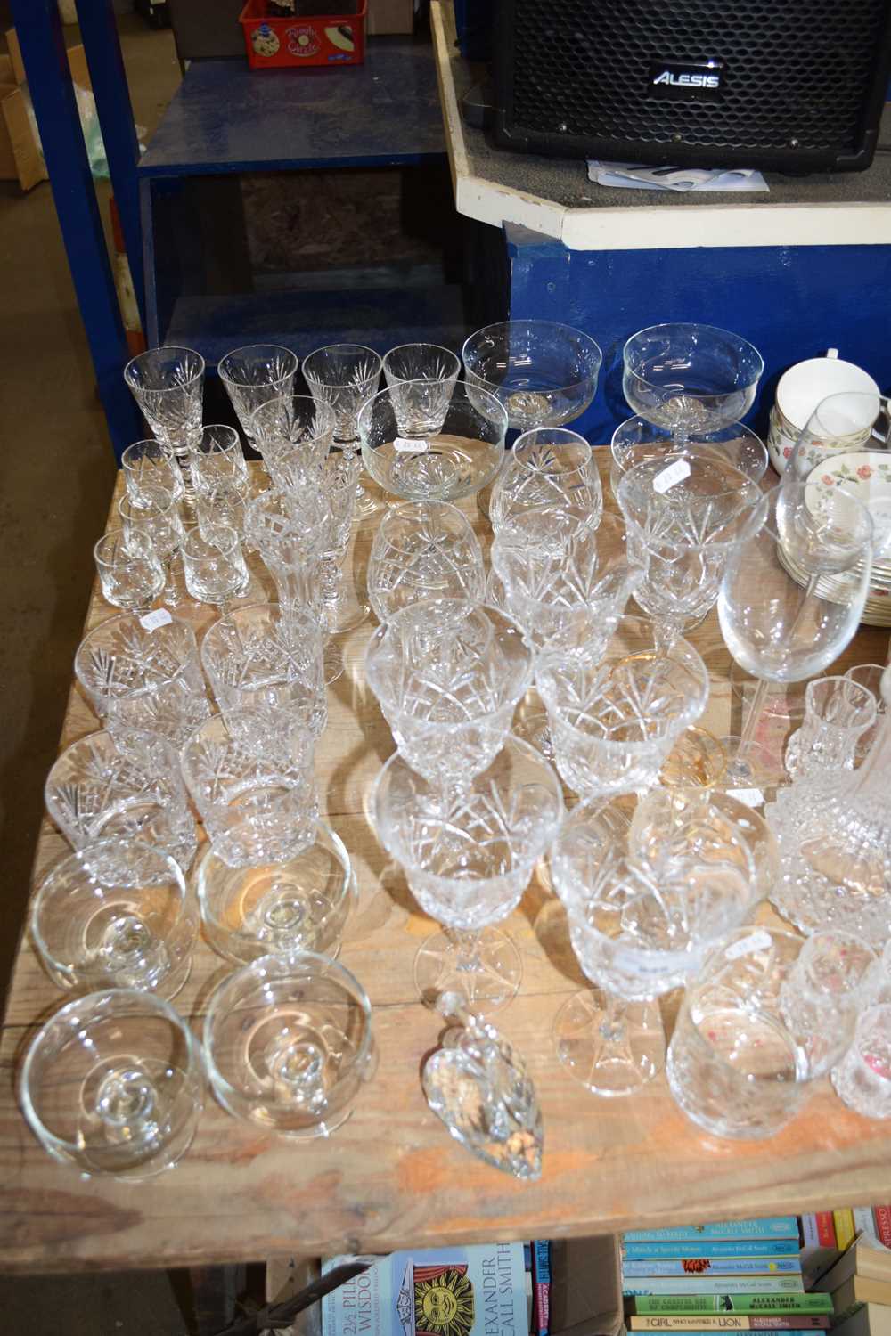 VARIOUS MODERN CLEAR DRINKING GLASSES, DECANTER ETC