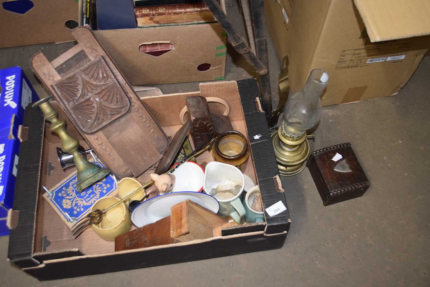 BOX OF VARIOUS MIXED ITEMS TO INCLUDE BOOK RACK, CERAMICS, BRASS CANDLESTICK ETC