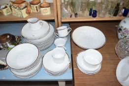 QUANTITY OF MODERN CZECHOSLOVAKIAN DINNER WARES