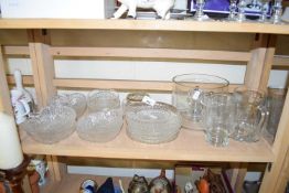 VARIOUS GLASS DISHES, TANKARDS ETC