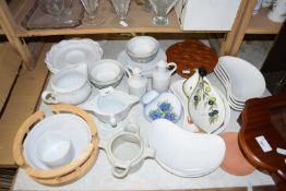 VARIOUS MODERN HOUSEHOLD CERAMICS