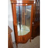 REPRODUCTION CONTINENTAL STYLE SERPENTINE FRONT MAHOGANY DISPLAY CABINET ON CABRIOLE LEGS