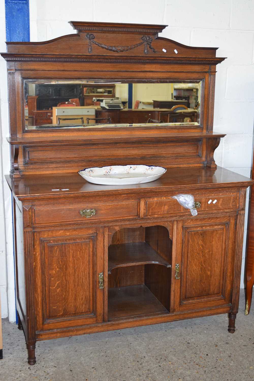 LATE 19TH CENTURY OAK MIRROR BACK SIDEBOARD WITH TWO DRAWERS AND TWO DOORS, 137CM WIDE