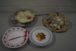 VARIOUS DECORATED PLATES AND A HAT SHAPED WALL PLAQUE