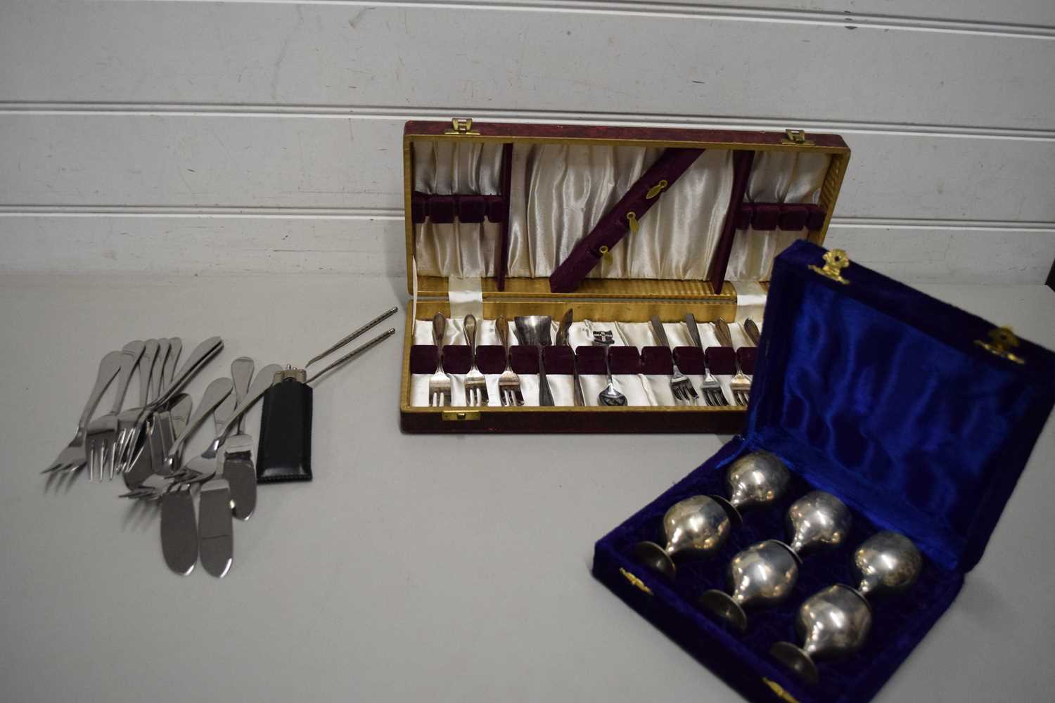 CASE OF SMALL SILVER PLATED GOBLETS, CASE OF CUTLERY PLUS FURTHER LOOSE CUTLERY