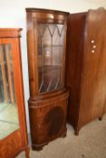 REPRODUCTION ASTRAGAL GLAZED CORNER CABINET