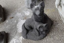Composite garden statue of two foxes, height approx 25cm