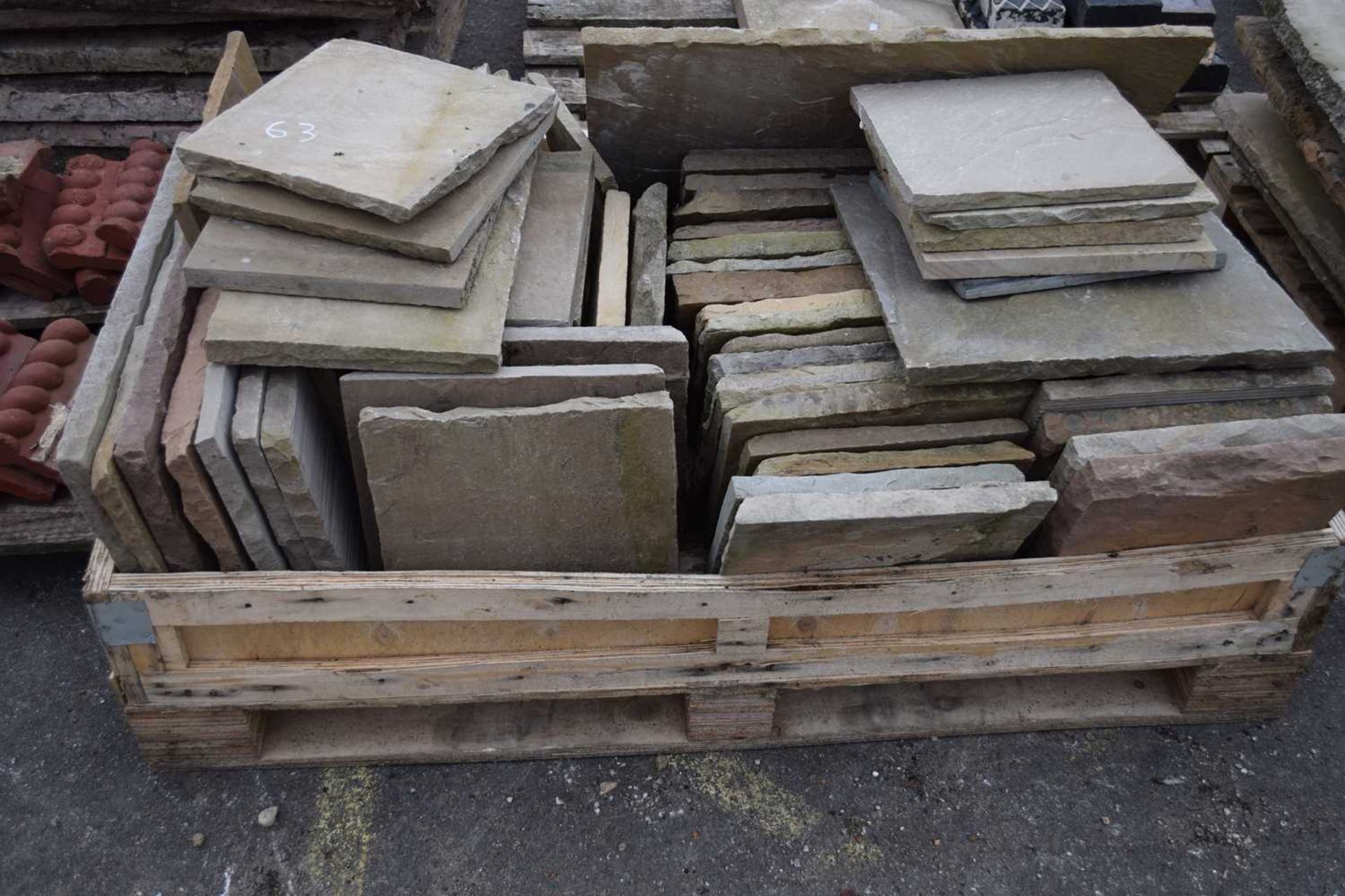 Large quantity of paving slabs of varying and mixed sizes