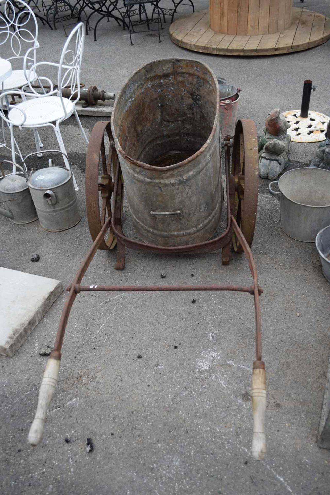 Vintage galvanised water bowser on wheels - Image 3 of 3