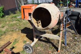 Cement mixer with a Briggs & Stratton petrol engine