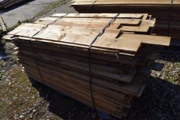 Pallet of feather edge fencing boards, varying lengths up to approx 120cm