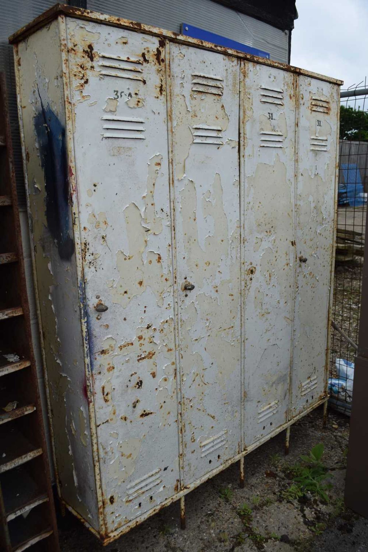 Set of vintage metal lockers, width 150cm, height 190cm